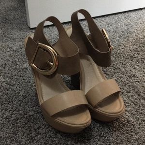 Tan beige wedges 7.5